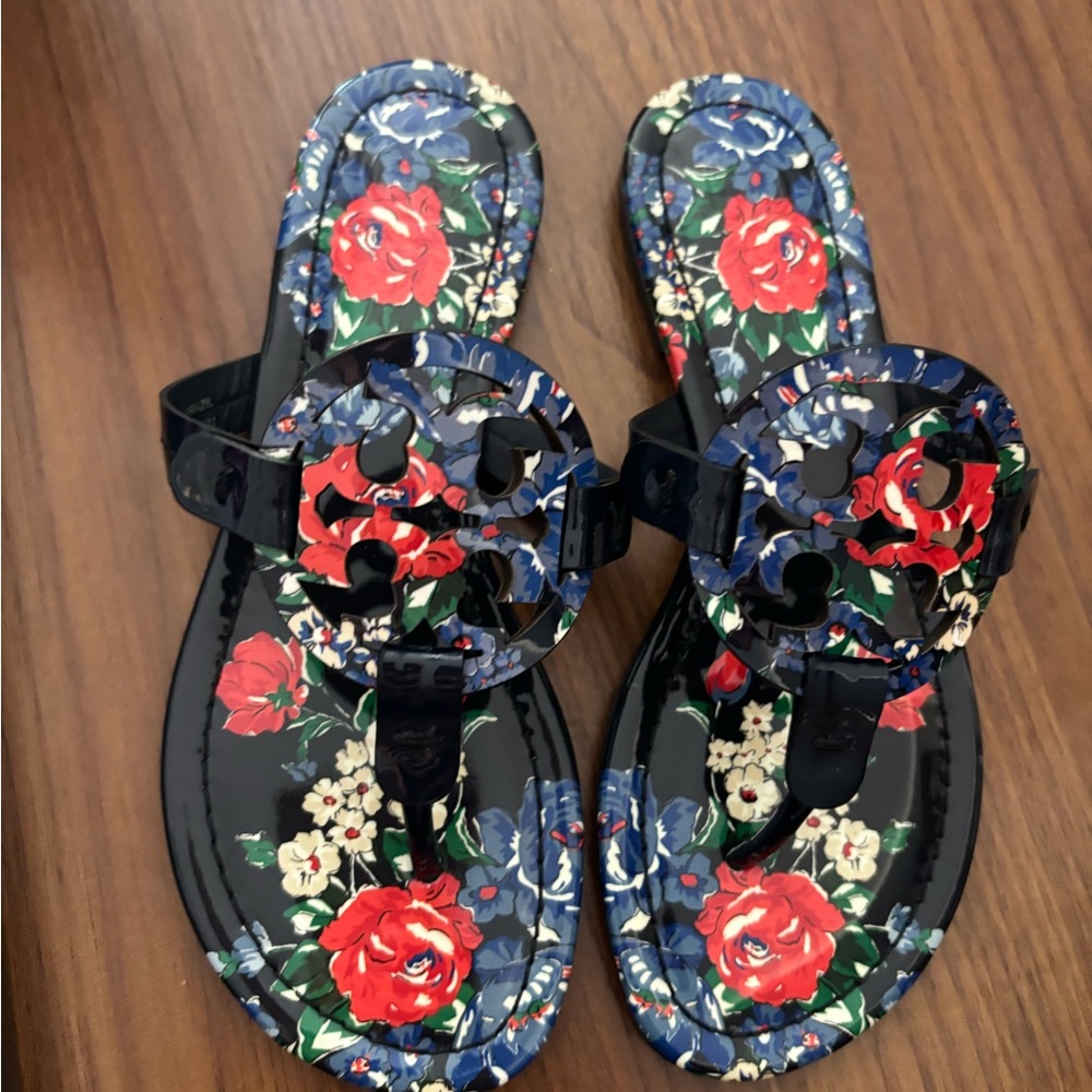 Women’s size 5 Tory Burch sandals floral